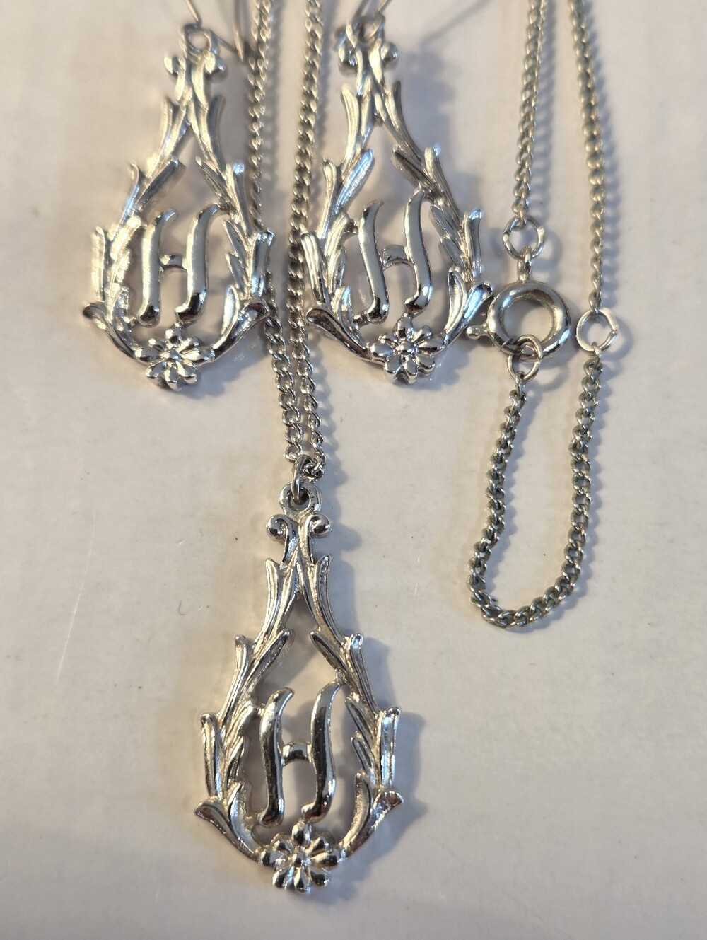 Silver Tone Pendant Necklace - Earings Set Sarah Coventry.
